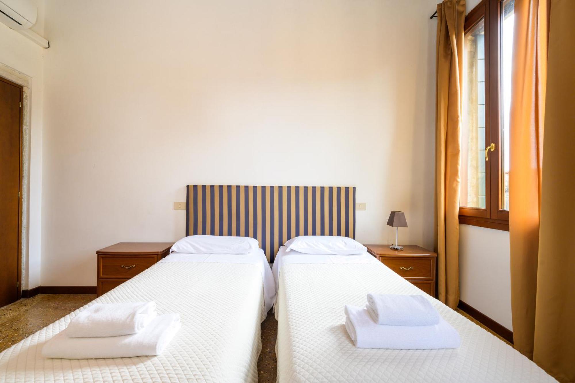 San Trovaso Apartment Venice Exterior photo