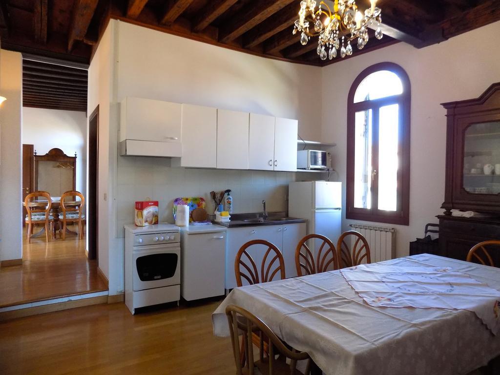 San Trovaso Apartment Venice Exterior photo